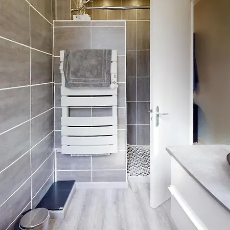 Le Petit St Louis - Court Et Long Sejour Apartament